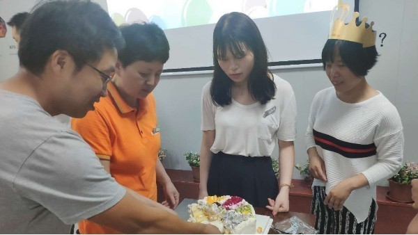 草莓视频在线观環保6月員工生日會，一起走過的日子