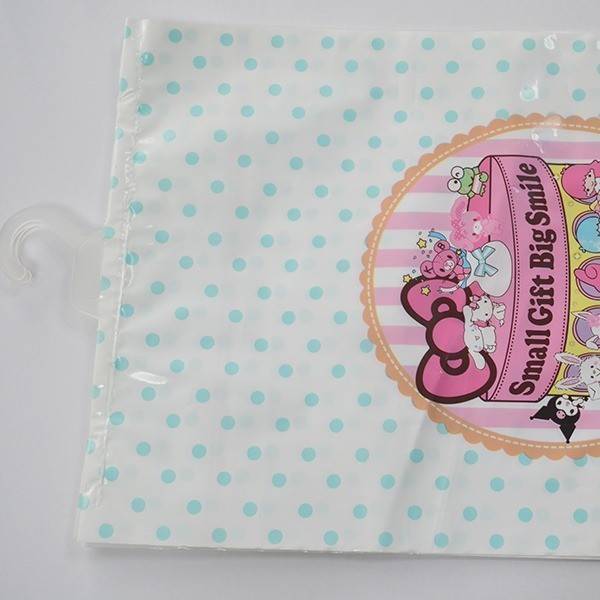 掛（guà）鉤紐（niǔ）扣袋